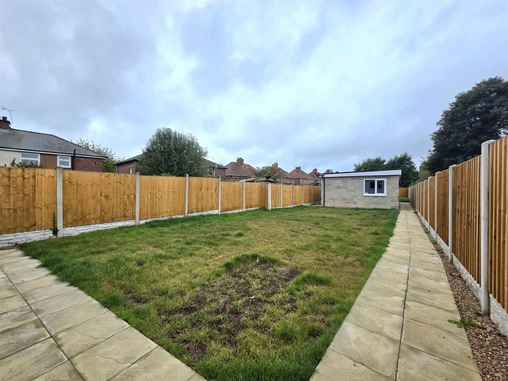 Property photo 2 of 9 Communal Garden