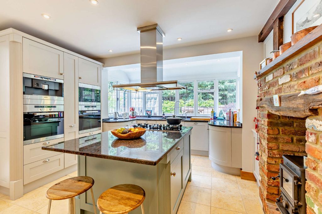Property photo 3 of 32 Kitchen
