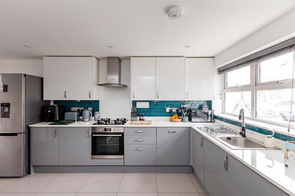 Property photo 3 of 21 Untitled-1866.Jpg