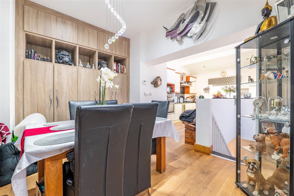 Property photo 3 of 14 Dining Room