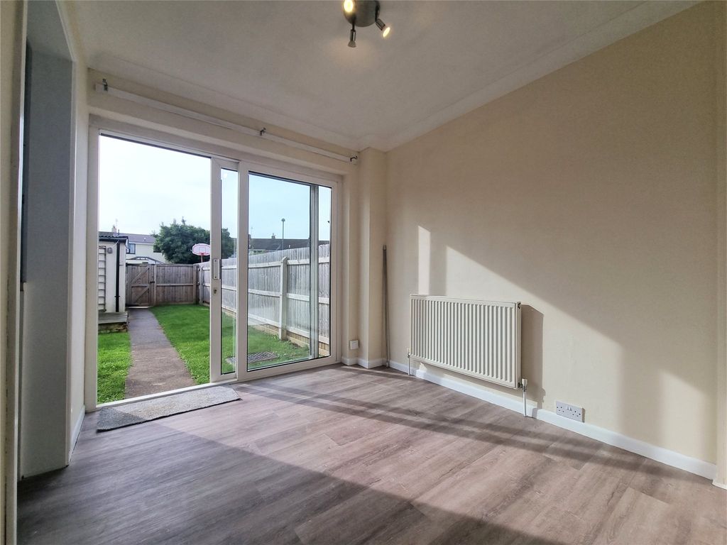 Property photo 3 of 11 Dining Area