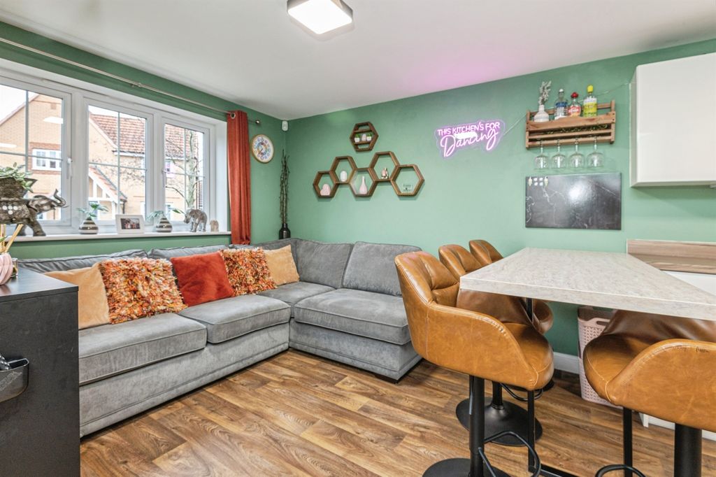 Property photo 3 of 19