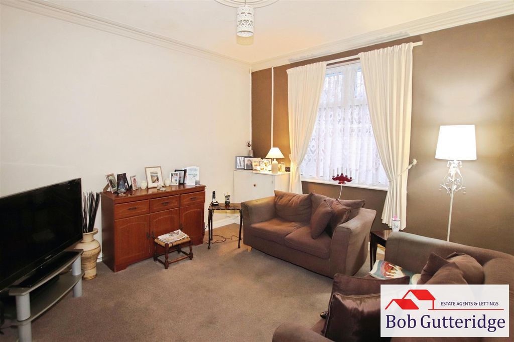 Property photo 2 of 18 Lounge