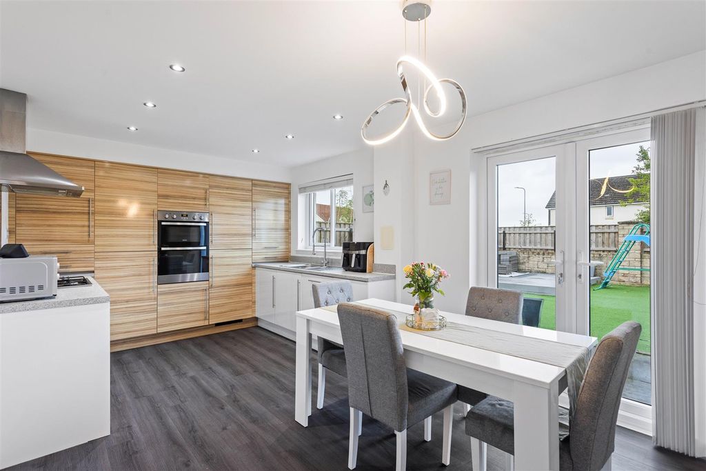 Property photo 3 of 35 6.Jpg
