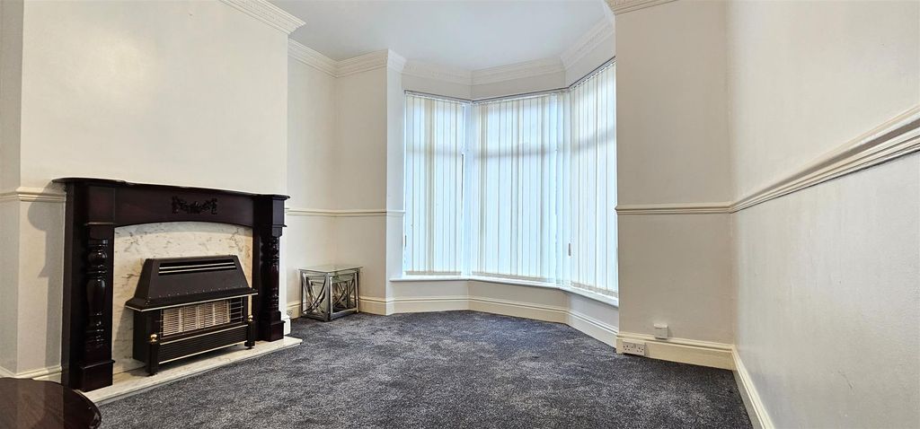 Property photo 1 of 16 Lounge