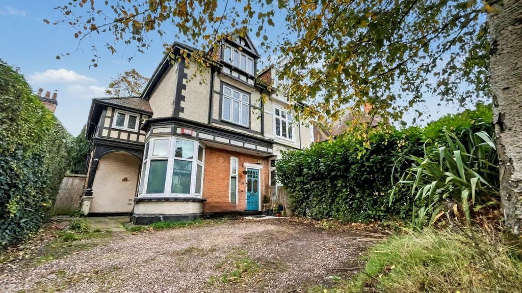 Property photo 1 of 18 Approach