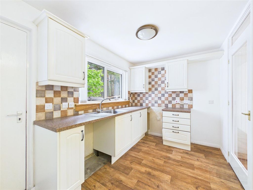 Property photo 3 of 15 Kitchen / Dining
