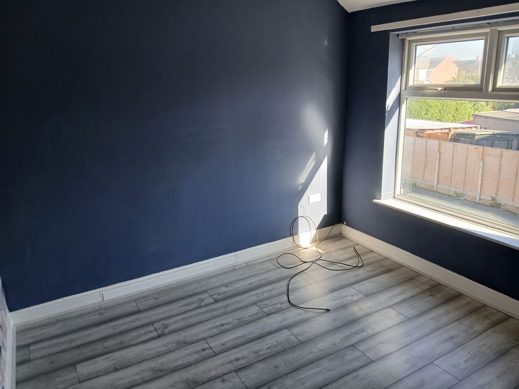 Property photo 3 of 7 Bedroom 1