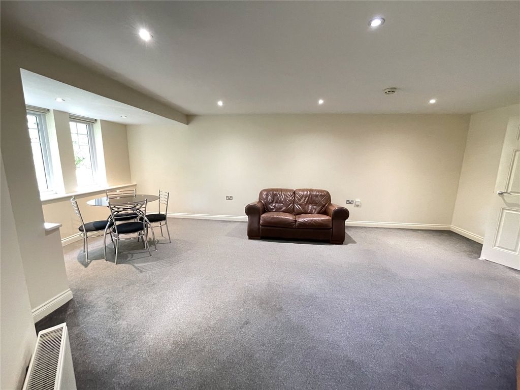 Property photo 2 of 8 Picture No. 35