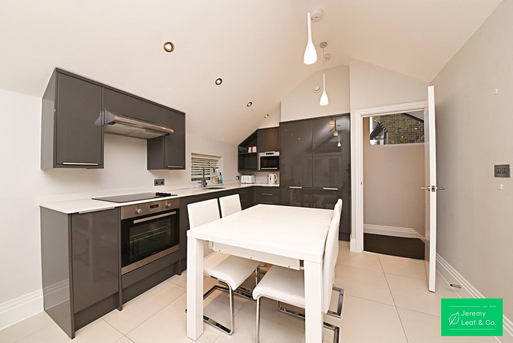 Property photo 2 of 10 Kitchen