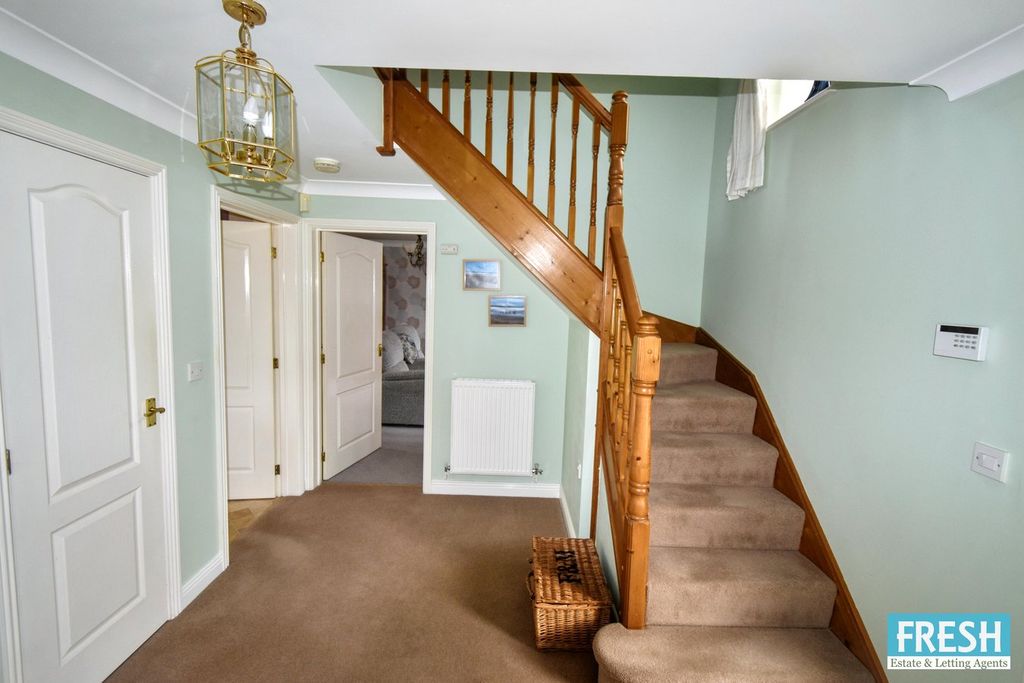 Property photo 2 of 43