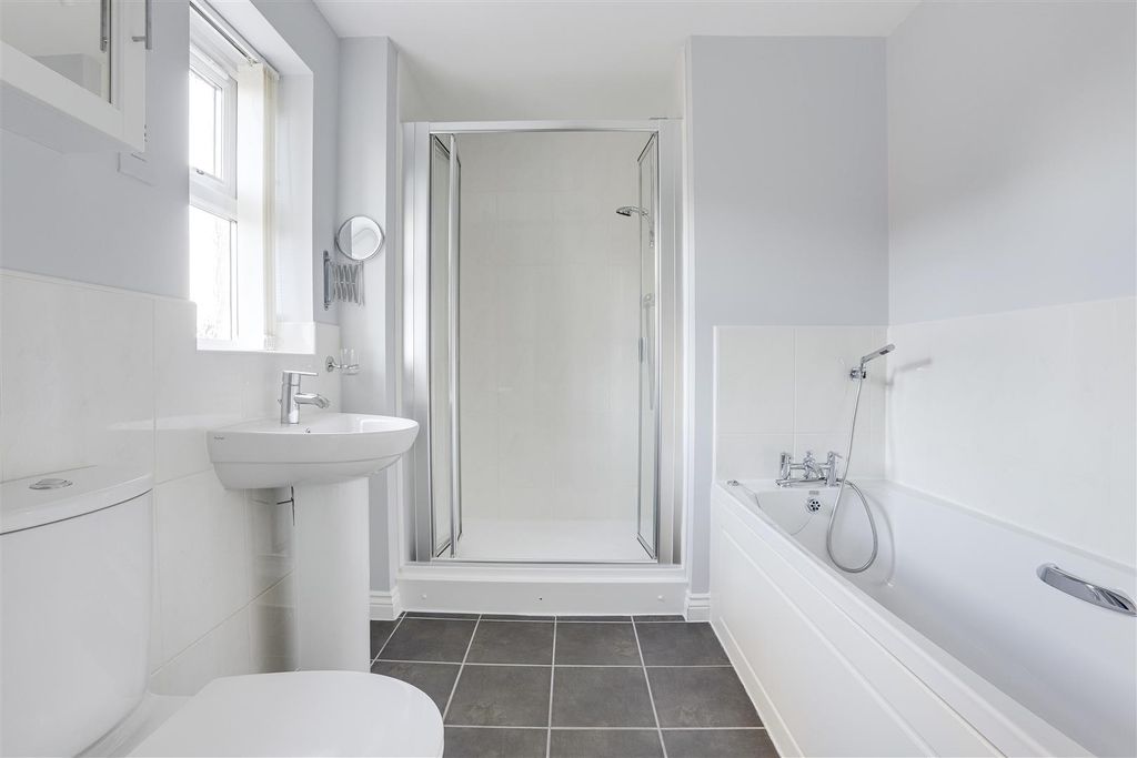 Property photo 3 of 34 203.Jpg