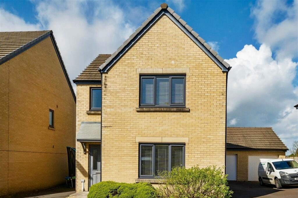 Property photo 2 of 18