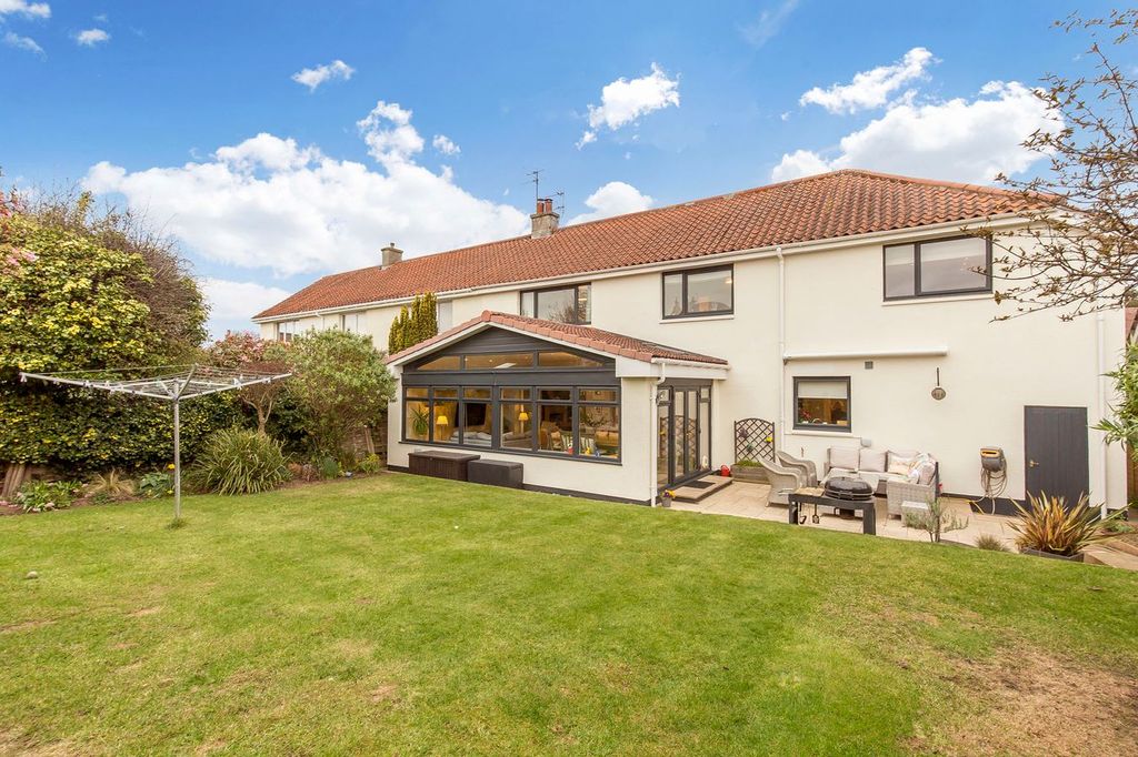 Property photo 1 of 33