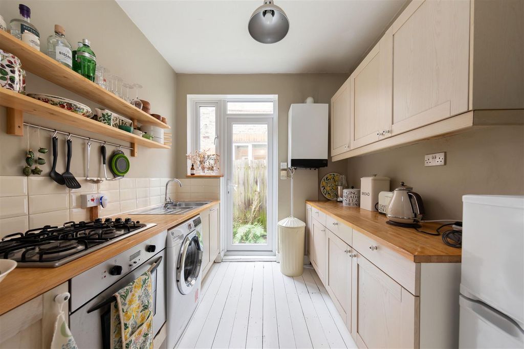 Property photo 3 of 19 Brettenham Road, E17