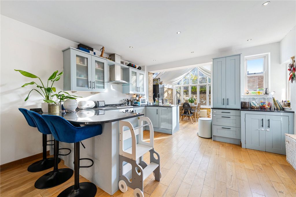 Property photo 3 of 10 Picture No. 34