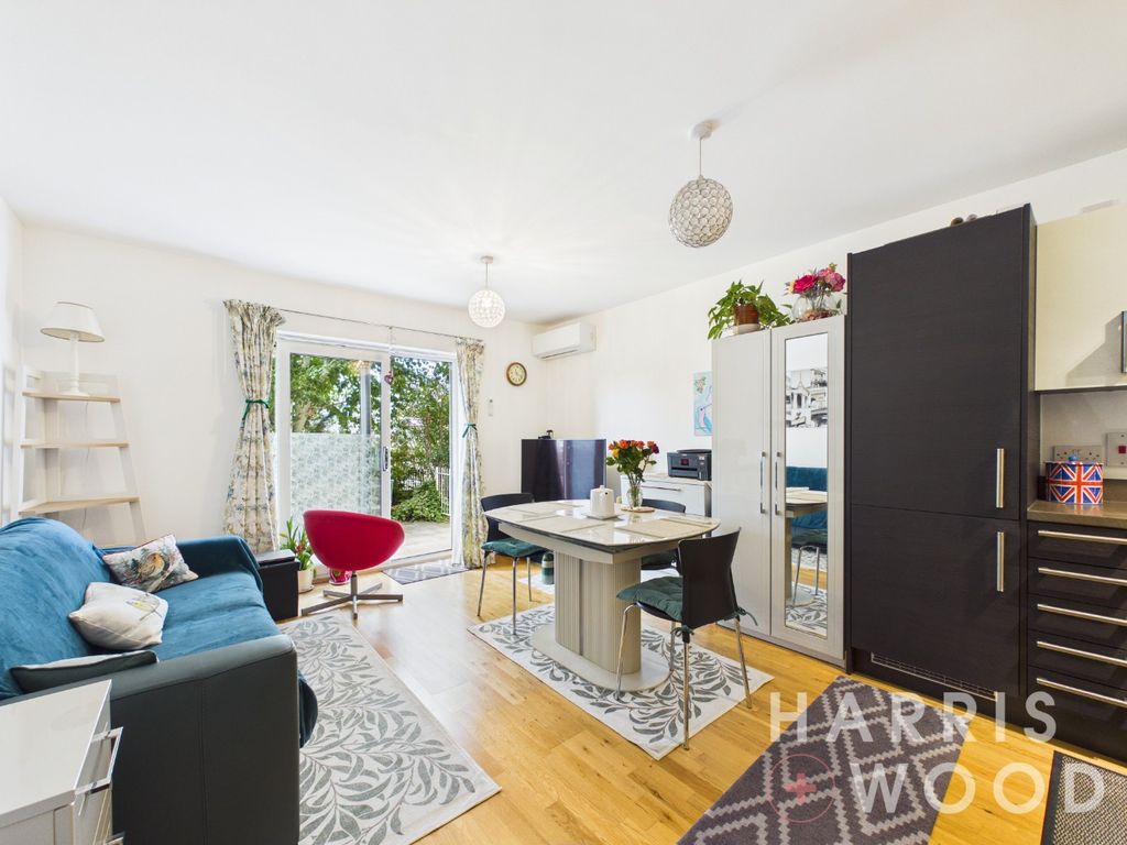 Property photo 2 of 11 5392872