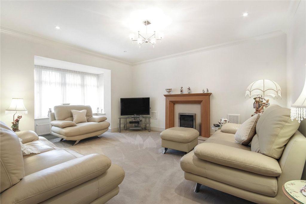 Property photo 2 of 14 Sitting Room