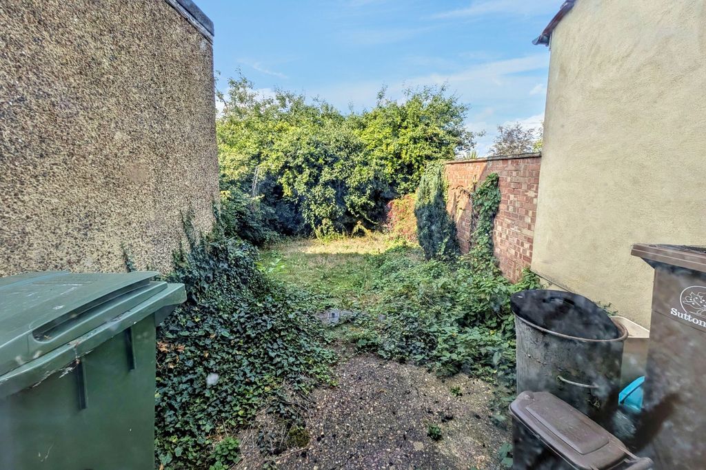 Property photo 1 of 13 8 Wales Avenue, Carshalton, Sm5 3Qn