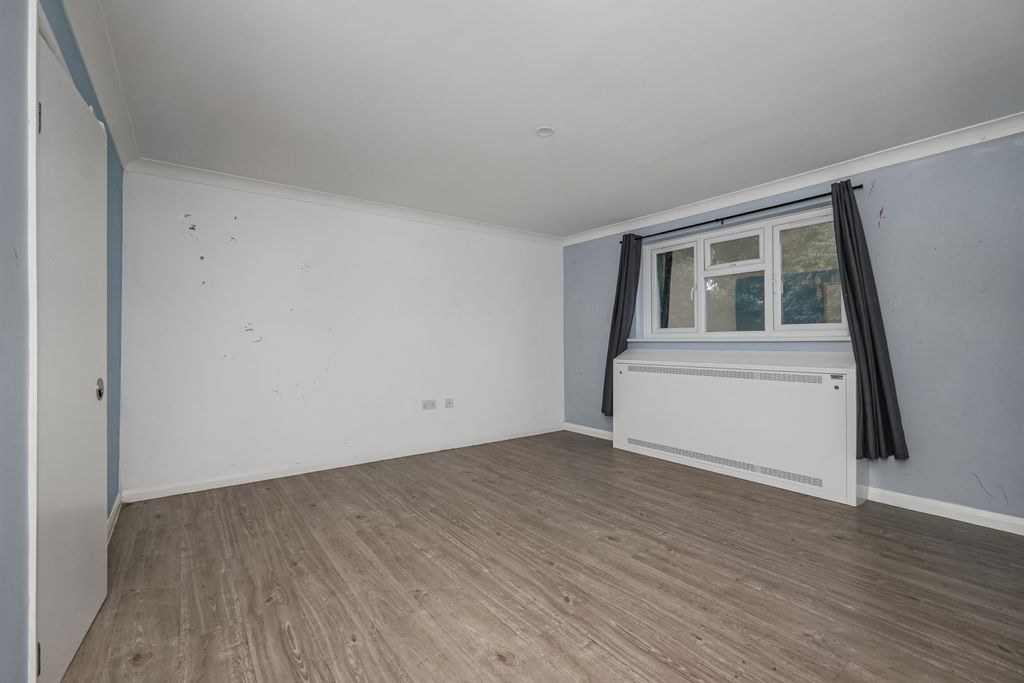 Property photo 3 of 19 3 The Close, Cockering Road, Canterbury, Ct1 3Uz