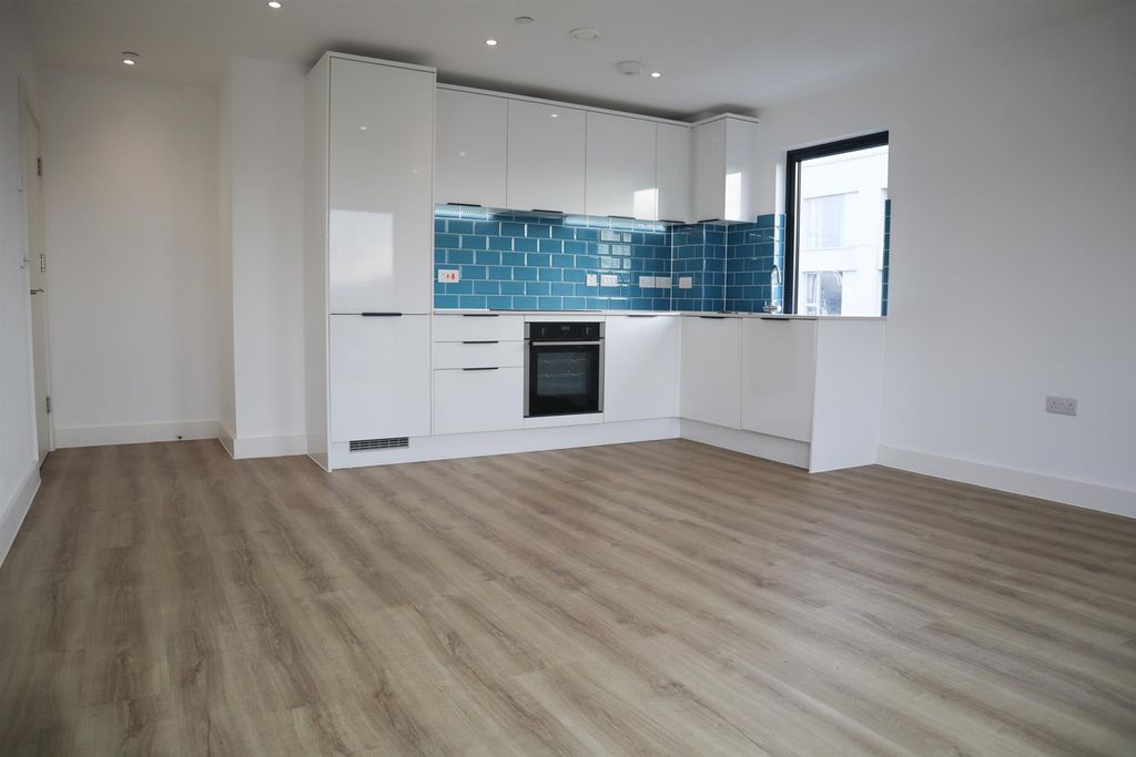 Property photo 2 of 10 Kitchen/Lounge/Diner