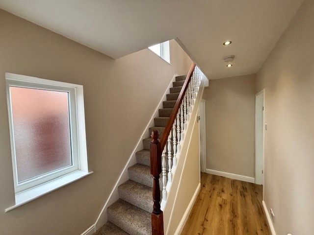 Property photo 2 of 11 Hallway