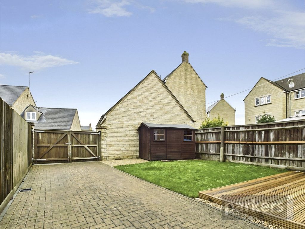 Property photo 2 of 23 Driveway Garden