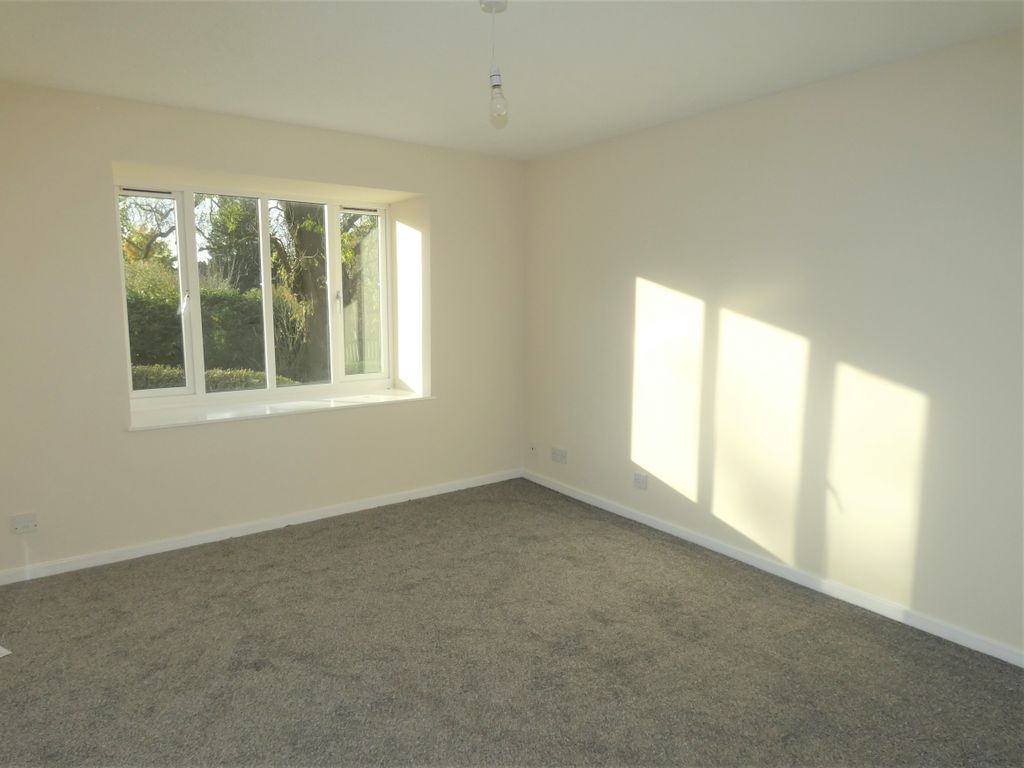 Property photo 3 of 8 Living Room