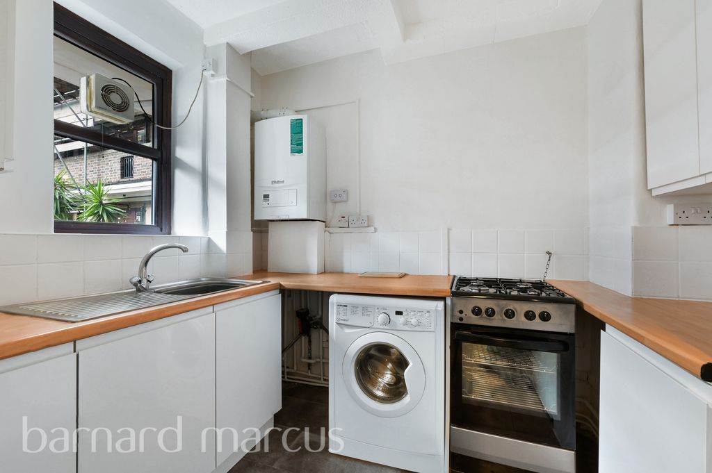 Property photo 3 of 6 Kitchen