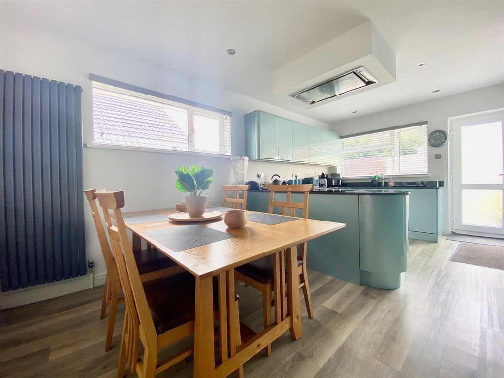 Property photo 3 of 21 Kitchen/Diner