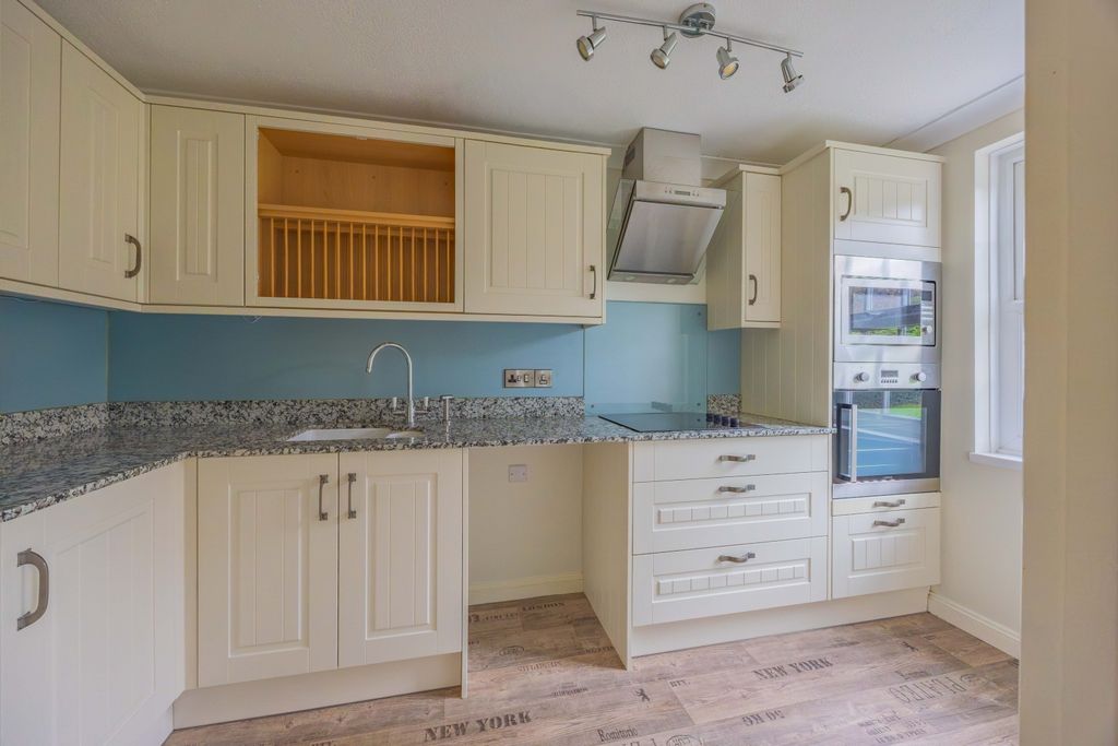 Property photo 3 of 14 Ewemovetaunton Eastgate (9)