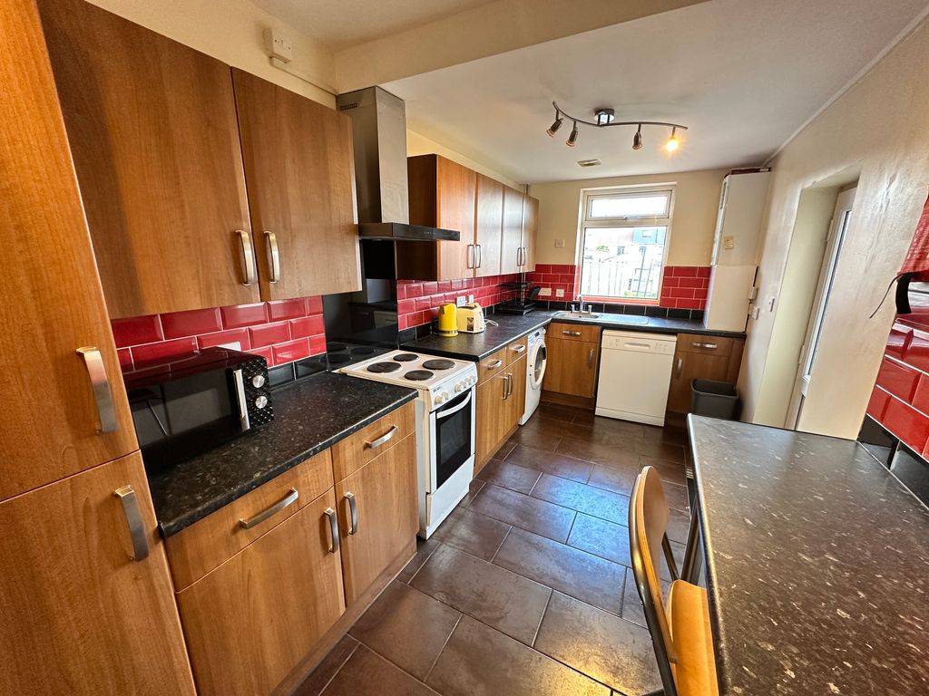 Property photo 2 of 19 Kitchen
