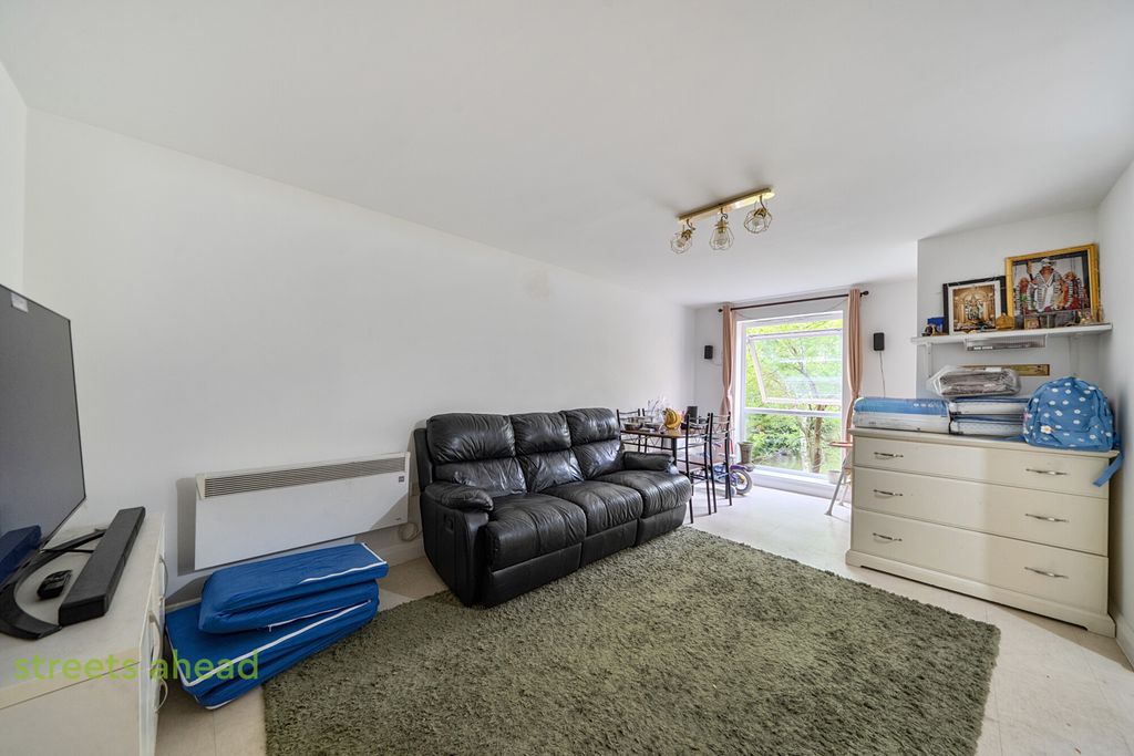 Property photo 3 of 12 2751Bc7F-2Fe8-452...