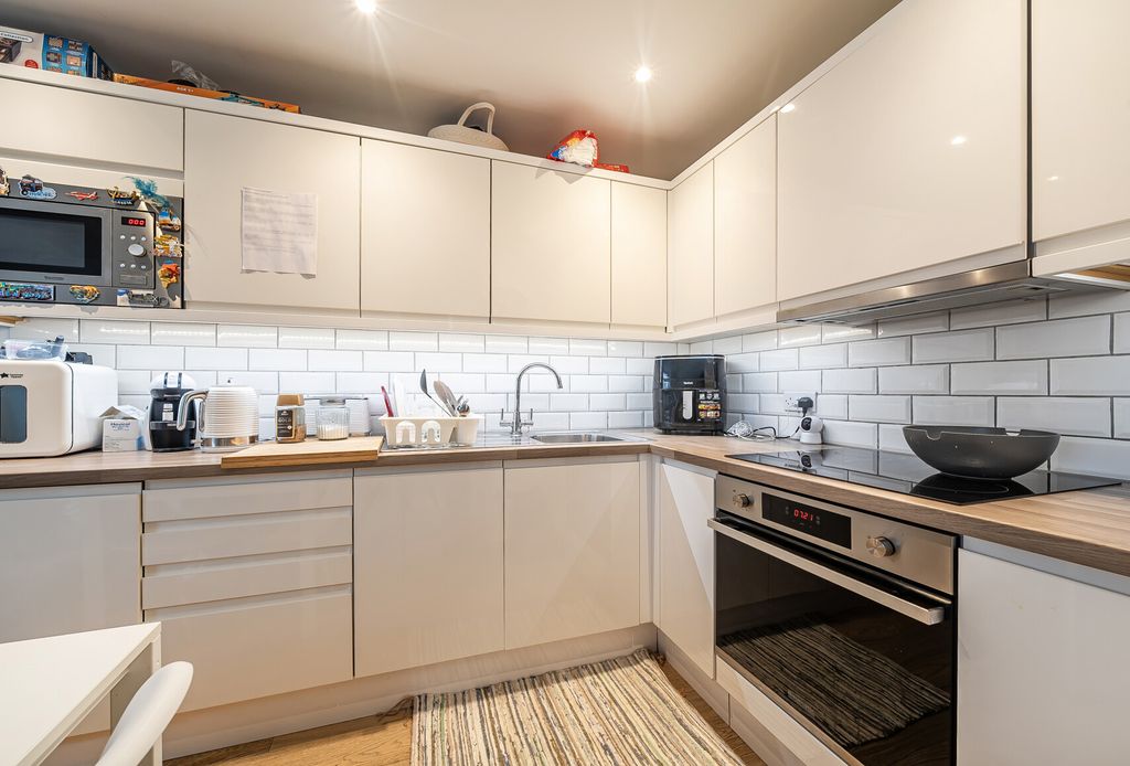 Property photo 2 of 8 1417149-2-699F376...