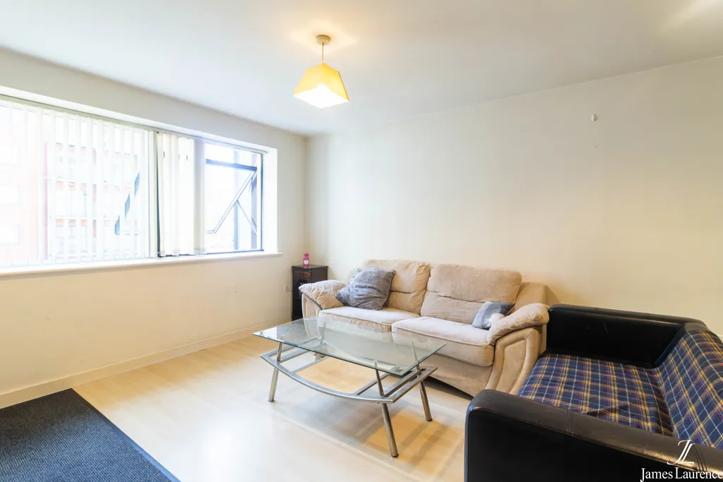 Apartment in Birmingham, West Midlands - More