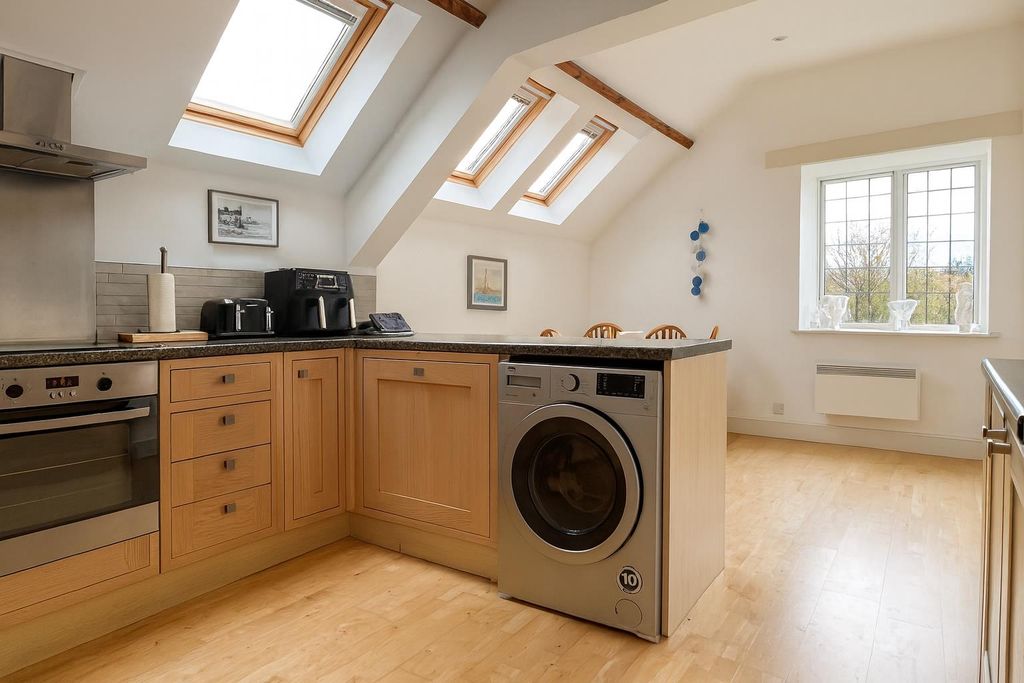 Property photo 2 of 15 Image 9