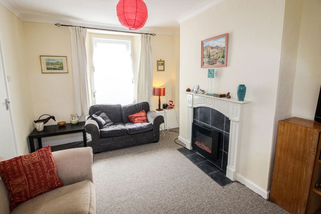 Property photo 2 of 8