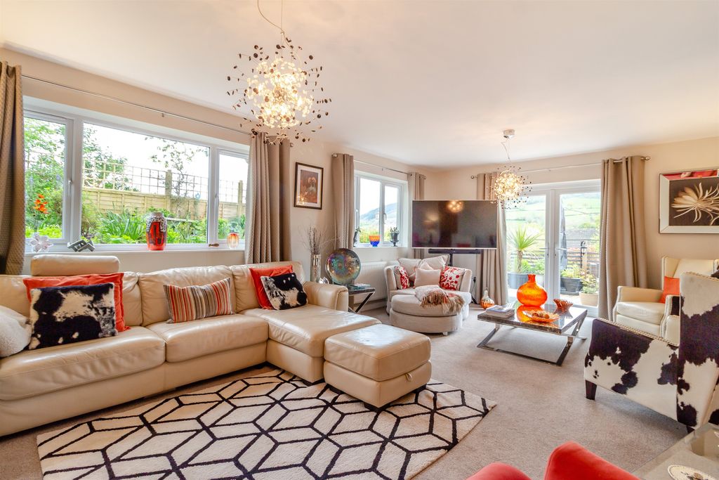 Property photo 3 of 38