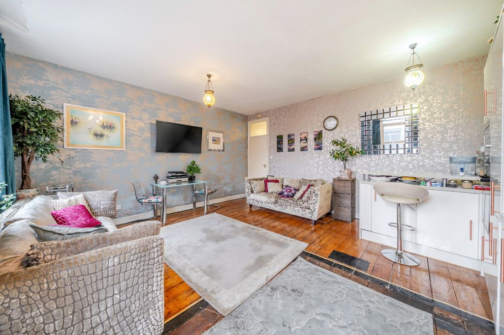 Property photo 2 of 8 Picture No. 14