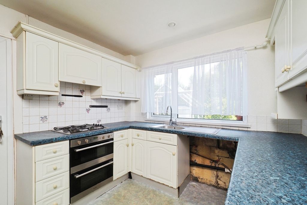 Property photo 3 of 14 Kitchen