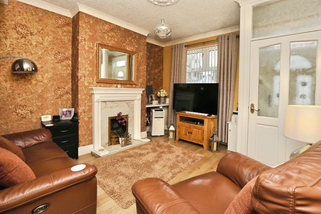 Property photo 2 of 13 Lounge