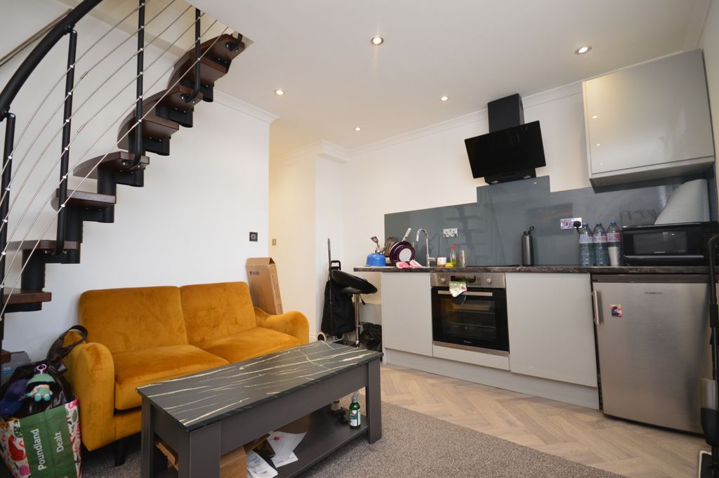 Property photo 1 of 7 1 Bedroom Flat To Rent