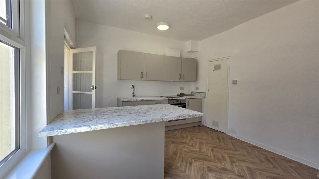 Property photo 3 of 12 Kitchen Diner