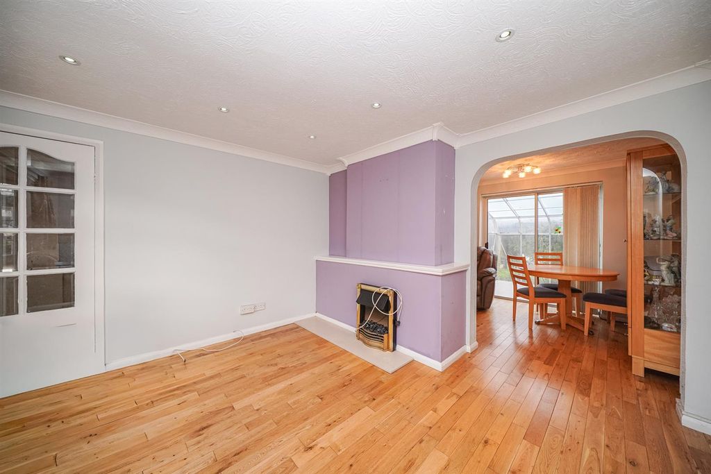 Property photo 3 of 17 128-Fennycroft-Road-1023.Jpg