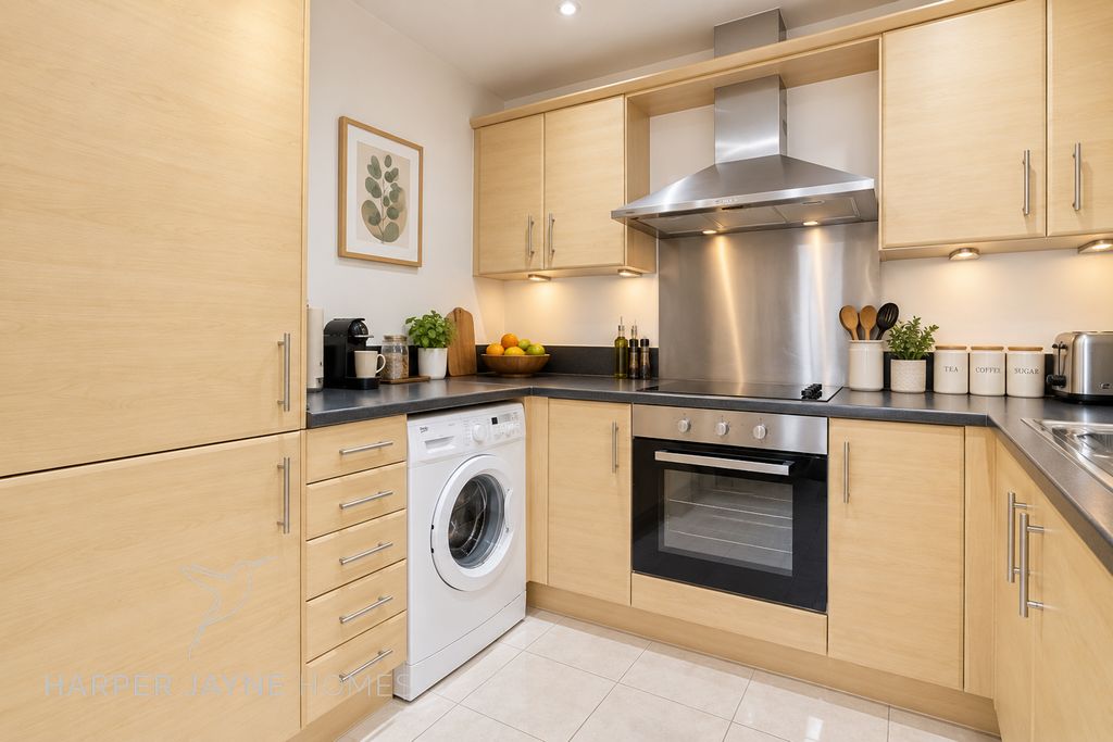 Property photo 2 of 6 Kitchen