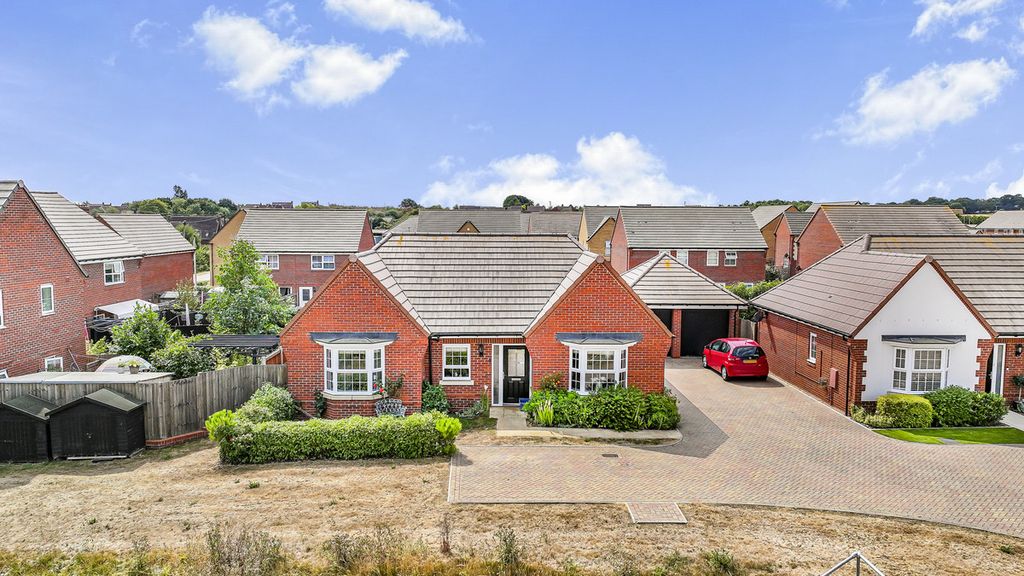 Property photo 1 of 32