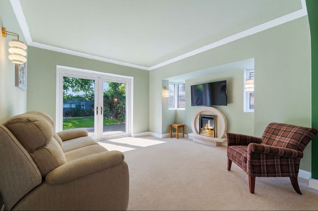 Property photo 2 of 18