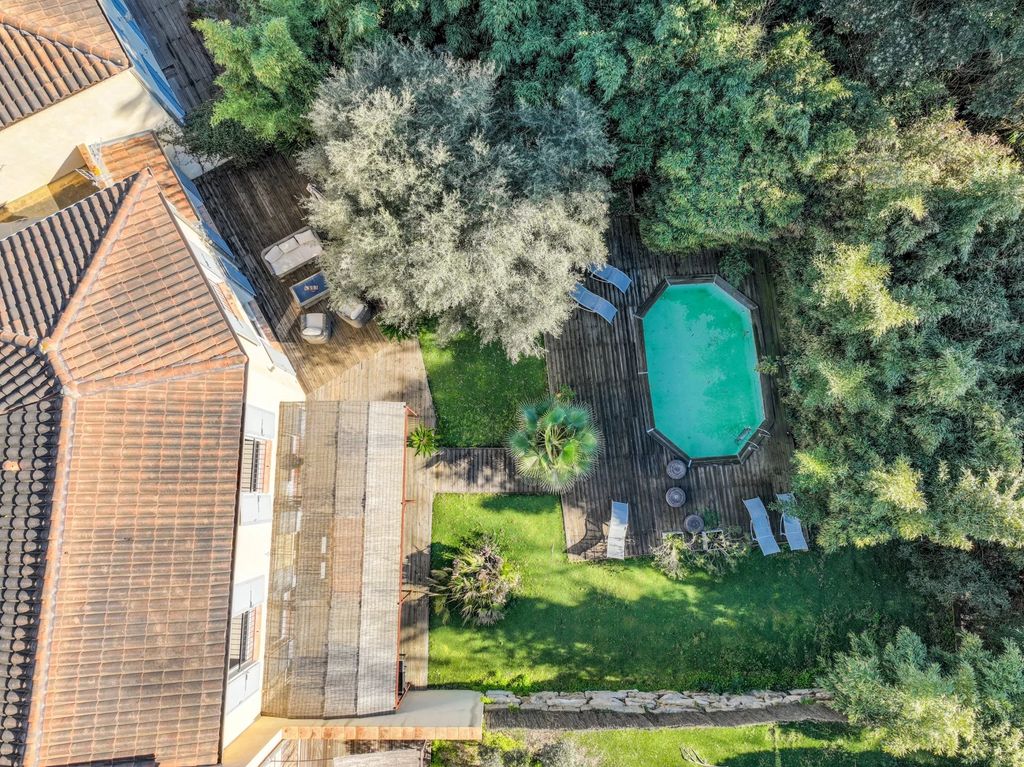 Property photo 1 of 32