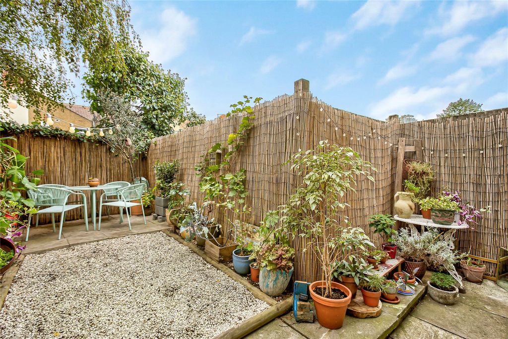 Property photo 2 of 12 Picture No. 14