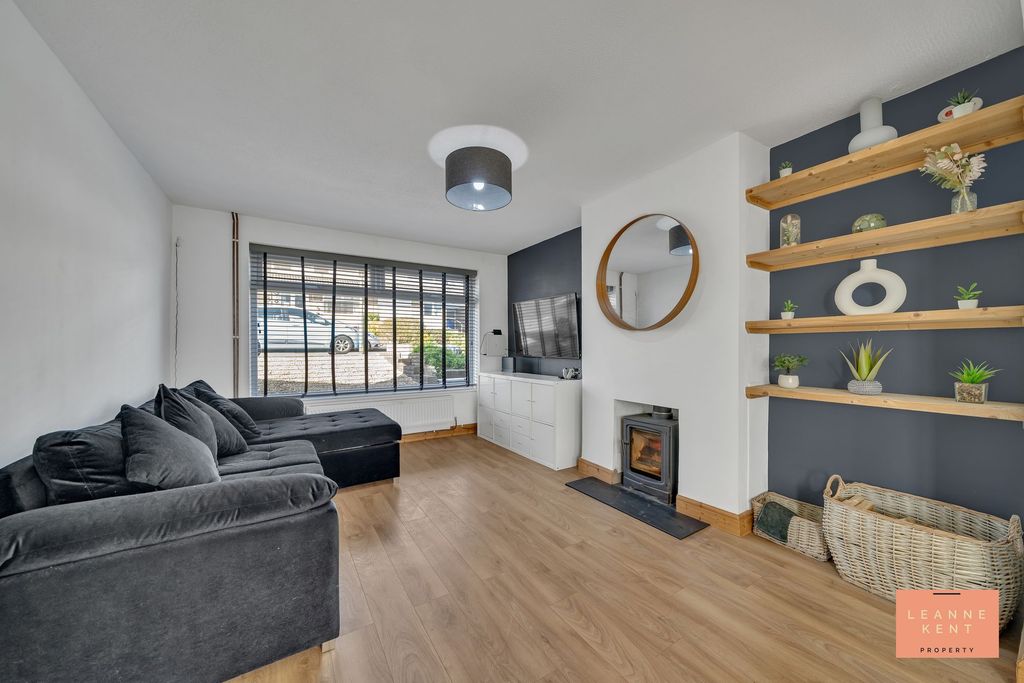 Property photo 2 of 42